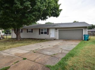1242 N Hillcrest Ave, Springfield, MO 65802