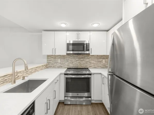 13717 Linden Avenue N #221, Seattle, WA 98133