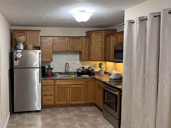 2nd image of 403 Victoria Ct