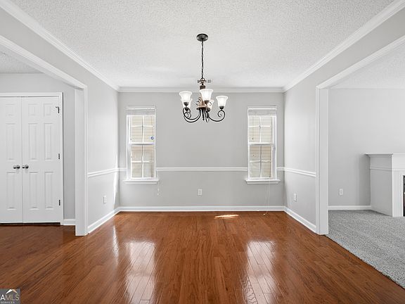 5th image of 1883 Simmons Ln