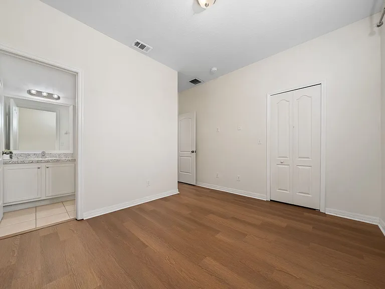 10612 Savannah Wood Dr — Photo 18