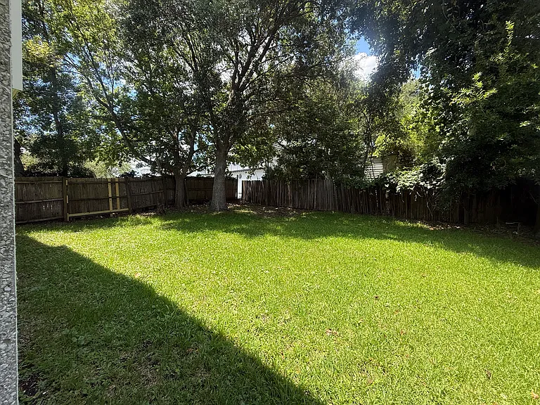 223 Georgia St — Photo 2