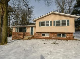 327 Abbyshire Rd, Akron, OH 44319