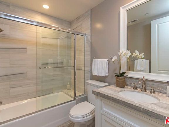4th image of 939 20th St #8