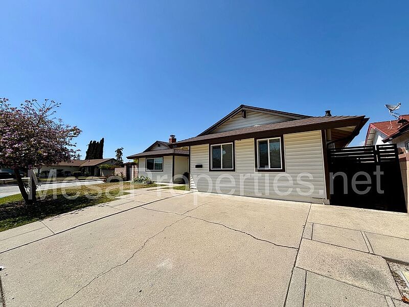 1st image of 2621 E Fenmead St