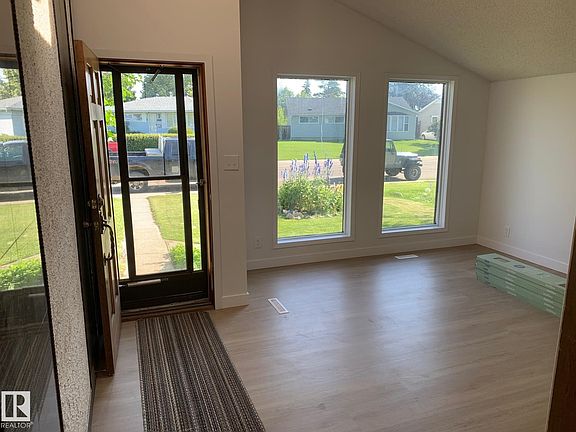 5th image of 16321 109a Ave NW