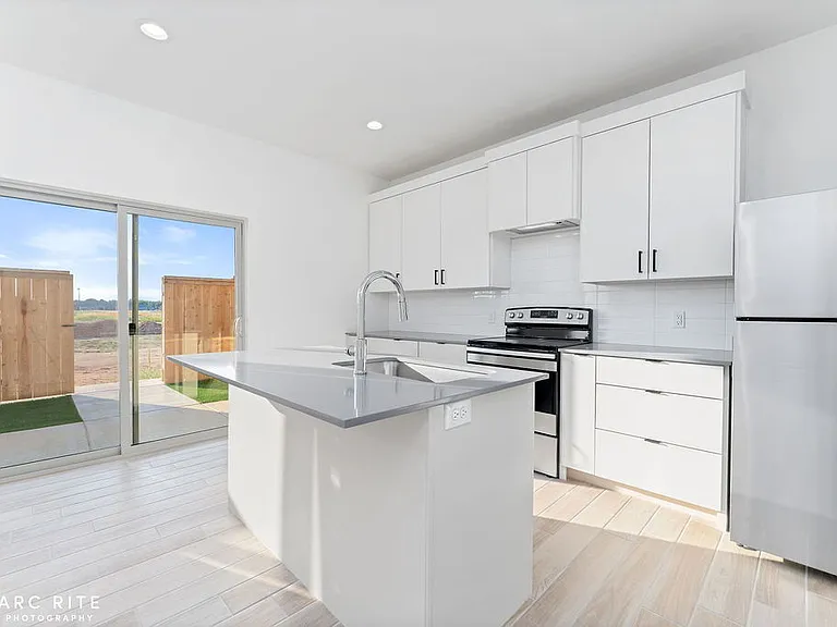 310 Homestead Ave #7 — Photo 9