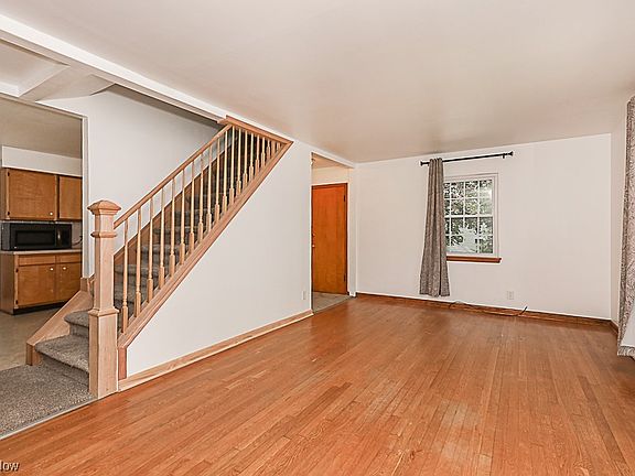 3rd image of 890 Morse St