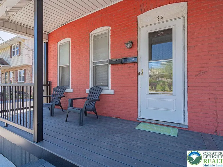 34 E Washington Ave — Photo 4