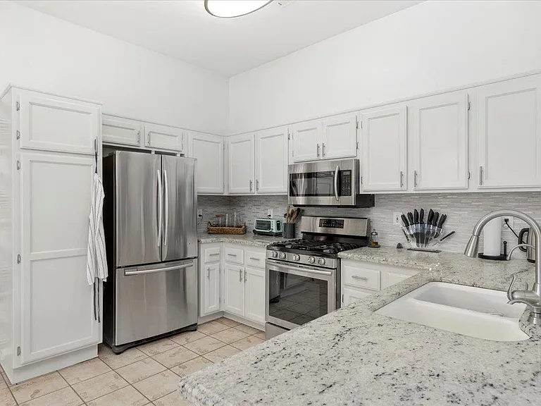 10212 Willow Bend Ct — Photo 8