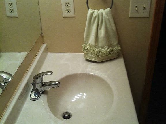 Upstairs main bath