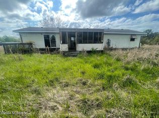 1730 White Plains Rd, Engelhard, NC 27824