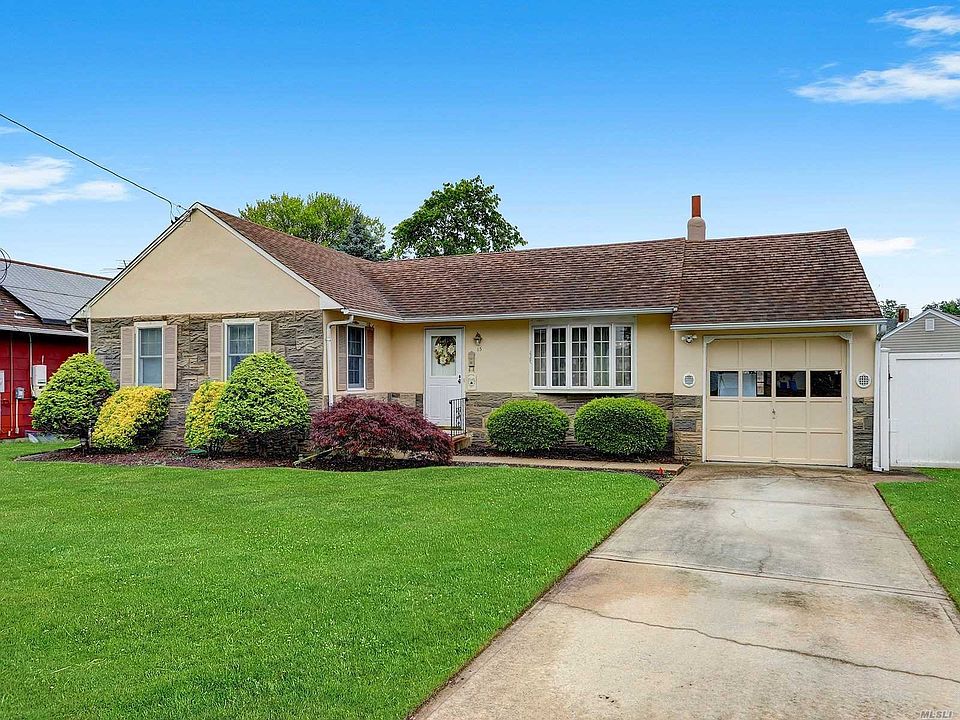 15 Bacon Ln, Babylon, NY 11702 Zillow