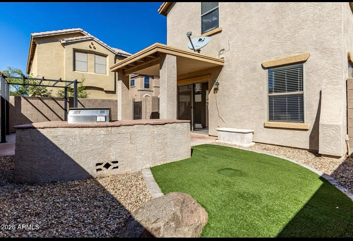 3 bed, 1401 sqft, $2,150 — Photo 3
