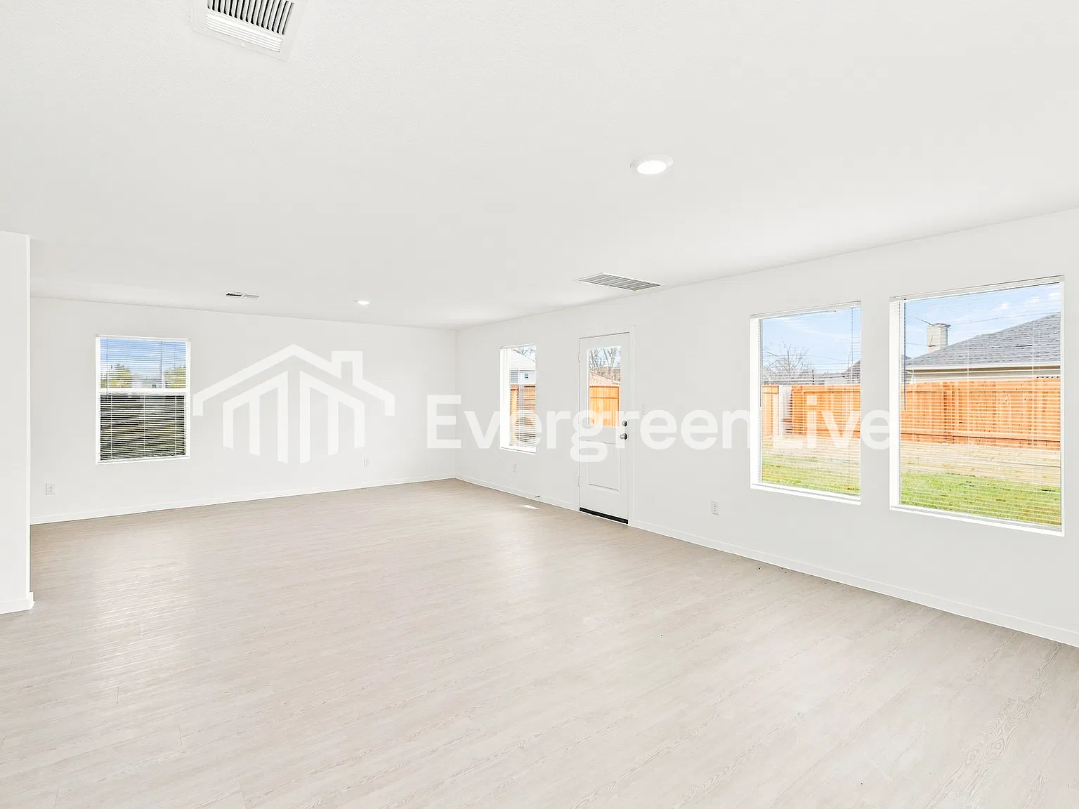 4 bed, 2.5 bath, 2173 sqft, $1,995 — Photo 4