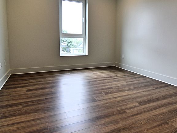 5th image of 1292 Westminster St #308