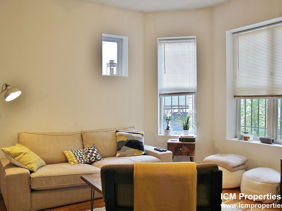 1st image of 1022 N Damen Ave #6F
