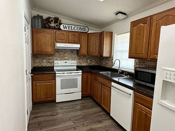 3rd image of 225 Sandstone Ct