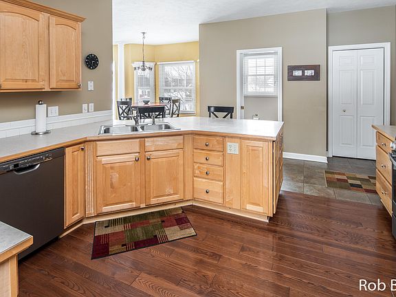 3rd image of 6205 Heath Cross Dr