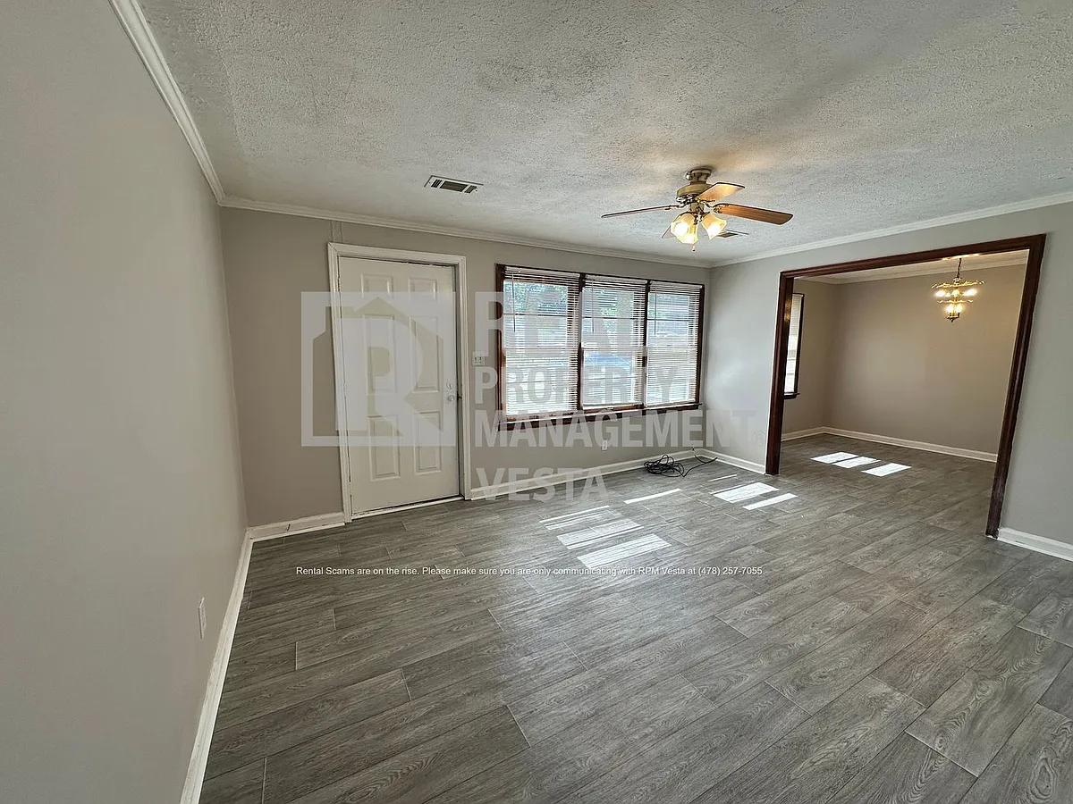 Building Photo - 4085 Southview Dr