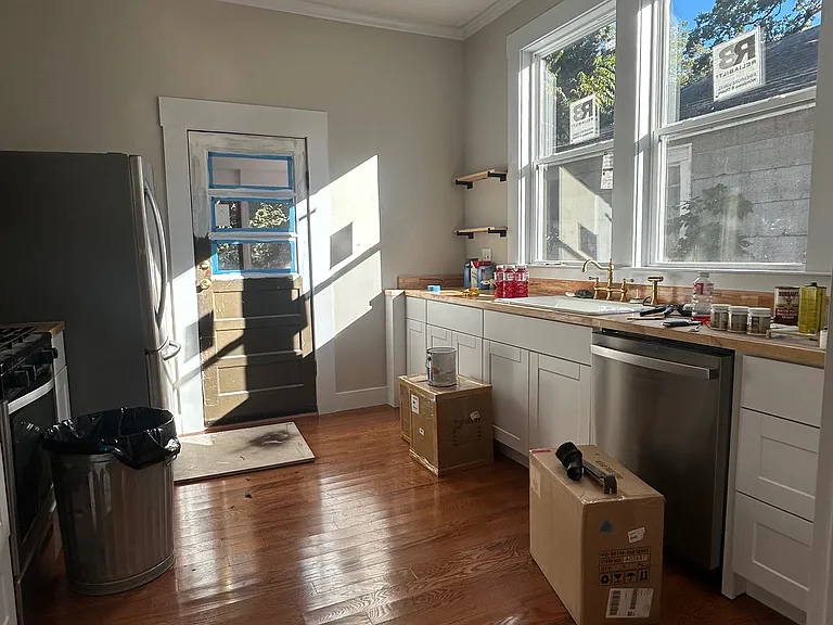 1086 W Hancock Ave — Photo 9