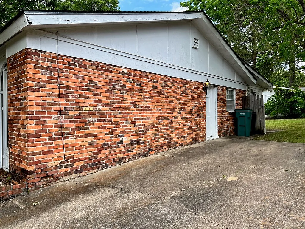 3 bed, 2.5 bath, 1684 sqft, $135,000 — Photo 2