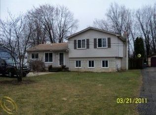 946 Trombley Dr, Troy, MI 48083