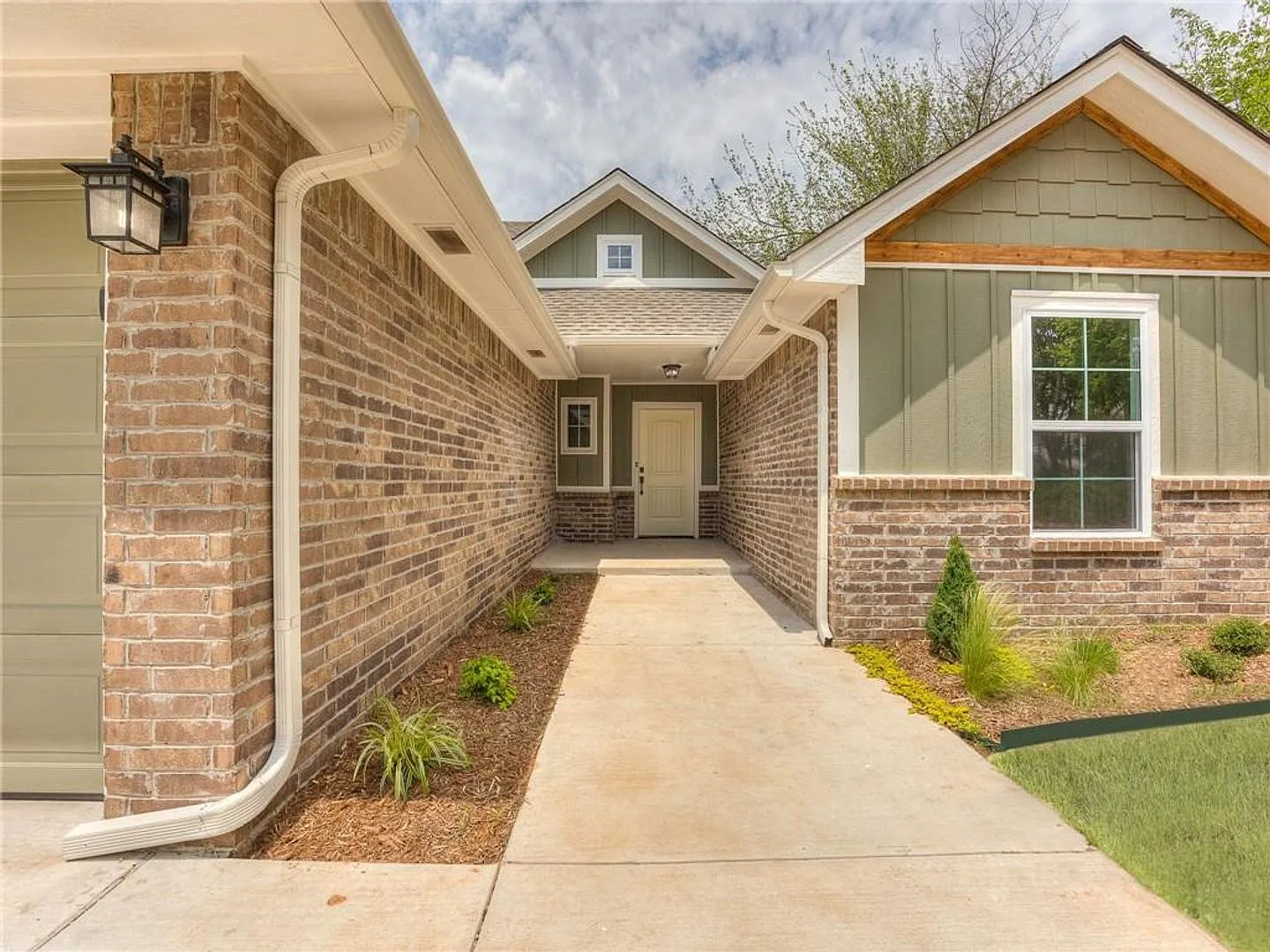 Newer Home For Lease in Tuttle 1460 Deer Ridge Run — Photo 2