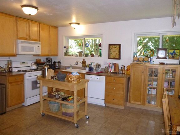 3rd image of 1121 NW 10th St