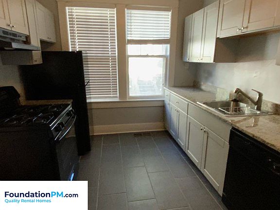 3rd image of 1762 Lawrence Ave APT L