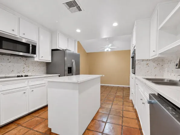 11042 Bellbrook Dr, Houston, TX 77096