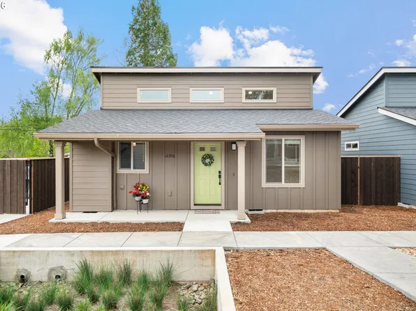 12306 Meadowlawn Dr, Oregon City, OR 97045