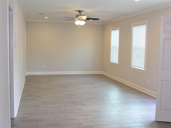 3rd image of 421 Bank Ave