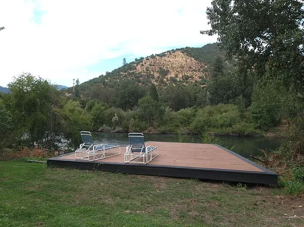 2768 Rogue River Hwy, Gold Hill, OR 97525