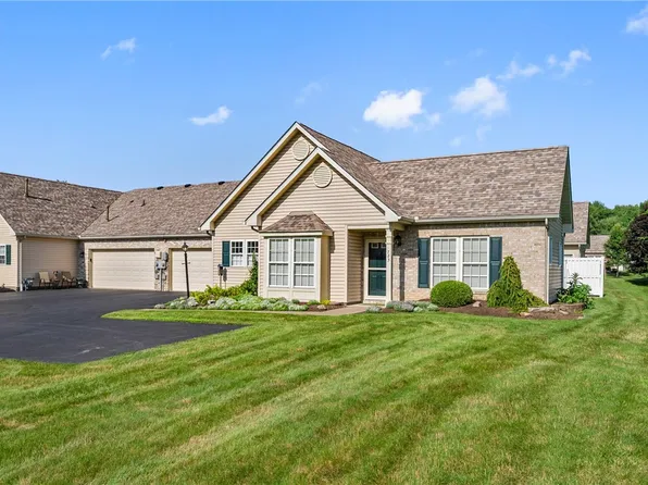 723 Spencer Woods Dr, Glenshaw, PA 15116