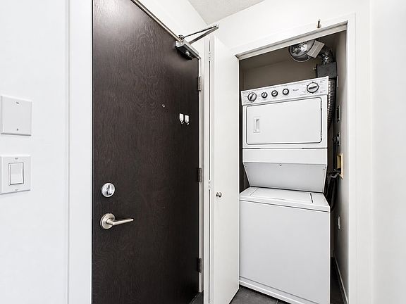 4th image of 2133 Douglas Rd #2805
