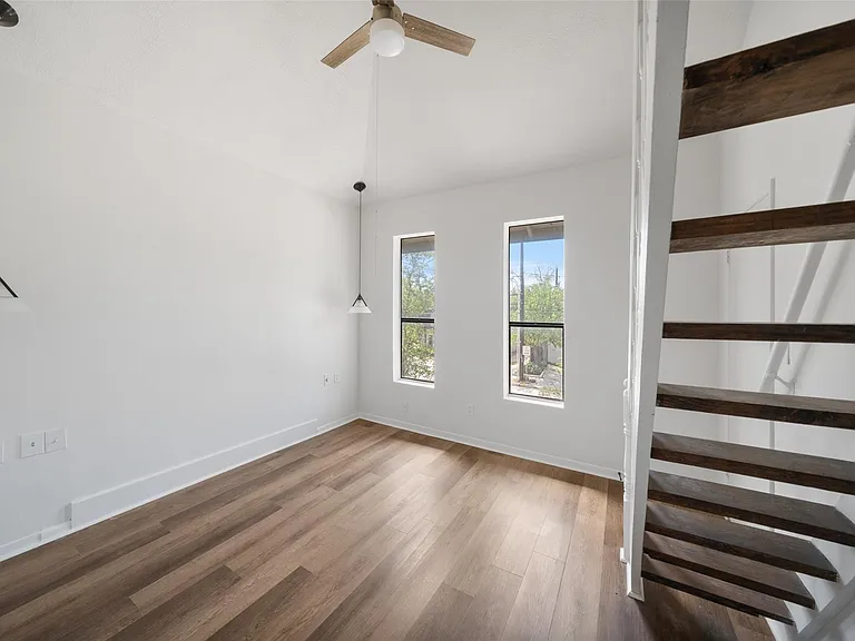 518 Hawthorne St #1 — Photo 11
