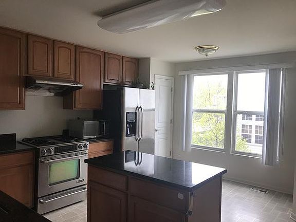 3rd image of 116 Blackhawk Ct Unit 2