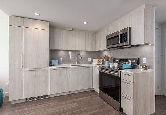4th image of 1668 Davie St #402