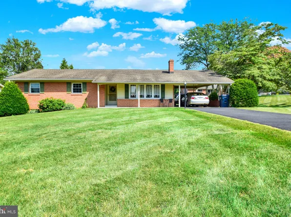 2916 Adams Dr, Chambersburg, PA 17201