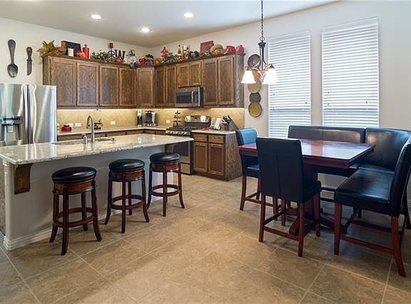 4th image of 5316 Datewood Ln