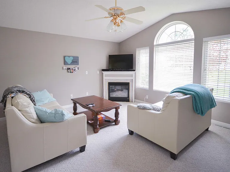4458 Meadow Lakes Dr NW — Photo 5