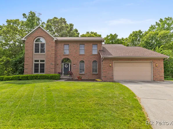 2935 Crownknoll Ct NE, Grand Rapids, MI 49525