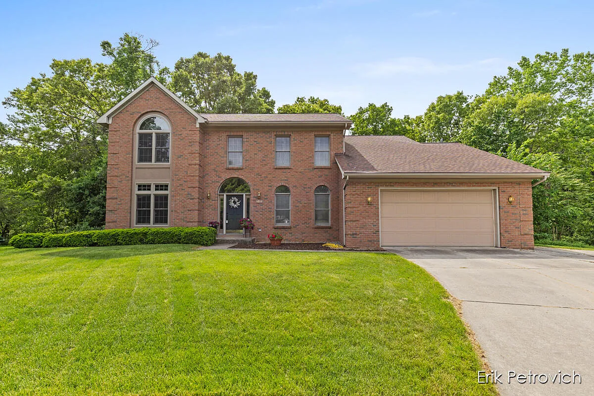 2935 Crownknoll Ct NE photo 1