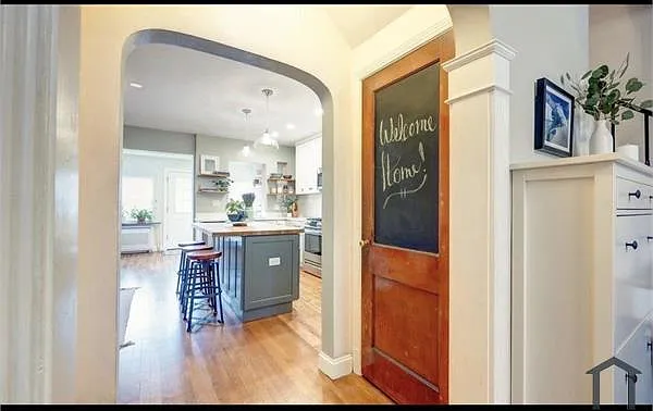 1517 Montana Ave NE — Photo 3