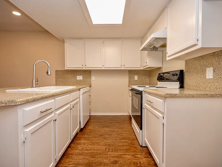 4547 Bermuda Dr — Photo 9
