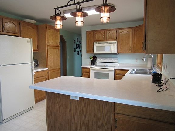 3rd image of 107 Monk Ct