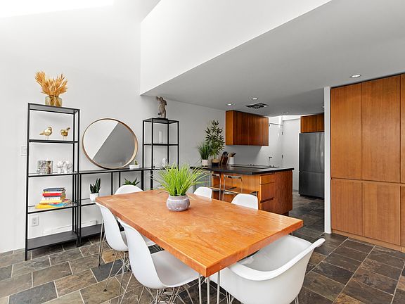 3rd image of 1934 Barclay St #9