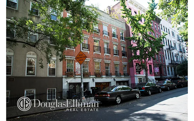 Sold by Douglas Elliman | media 22