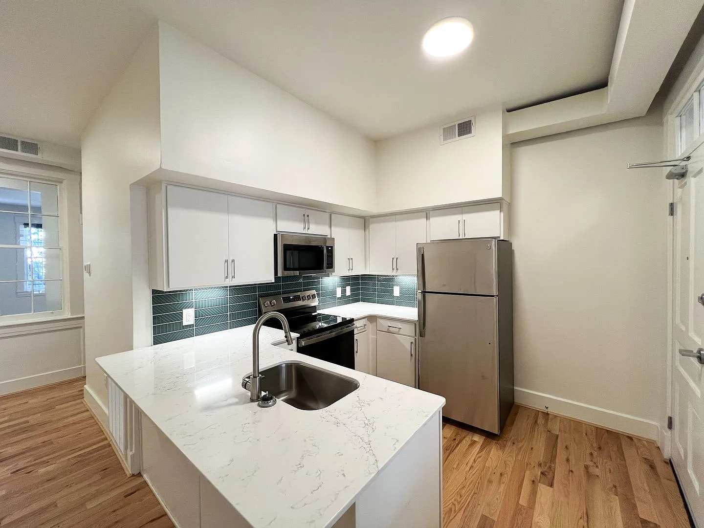 1307 Main St — Photo 4